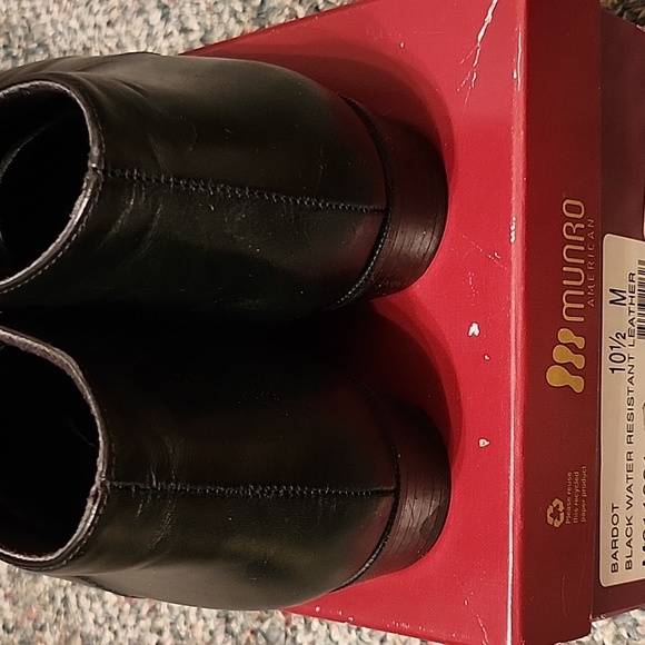 Munro booties - Picture 6 of 9